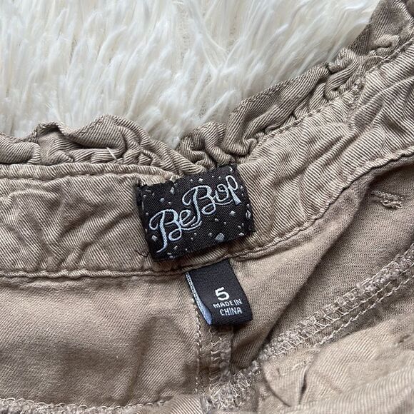 BeBop Khaki Shorts Size 5 - Picture 4 of 4